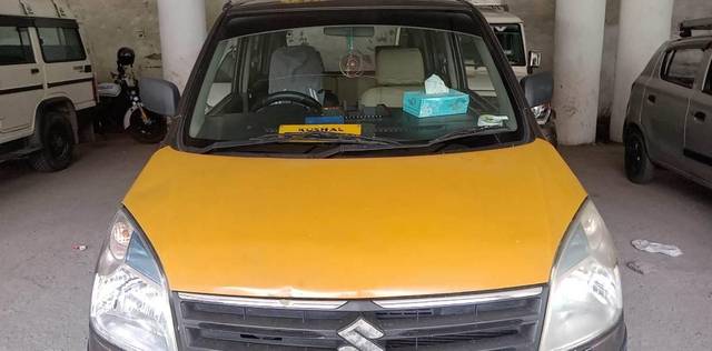 https://images10.gaadi.com/usedcar_image/3643998/original/processed_33a7a5af-b3b8-40df-8776-7526426d7b90.jpeg?imwidth=6400