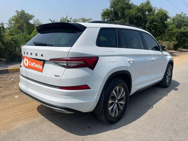https://images10.gaadi.com/usedcar_image/3644008/original/processed_img2902080__usedcar_dc2b3799_7323_4eb8_8d71_526046e3f208_28281698494238_1698494258.jpg?imwidth=6402