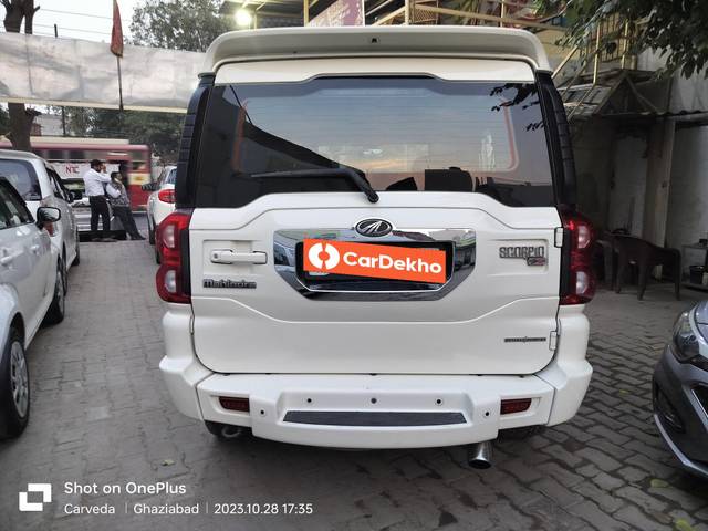 https://images10.gaadi.com/usedcar_image/3644047/original/processed_img2902102__used_car_2902102_1698495362.jpg?imwidth=6402