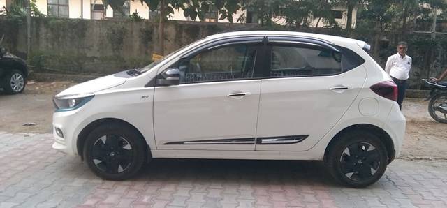 https://images10.gaadi.com/usedcar_image/3644178/original/21__VCC_IMG_1697888296600_1808864_95_1697888561.jpg?imwidth=6401