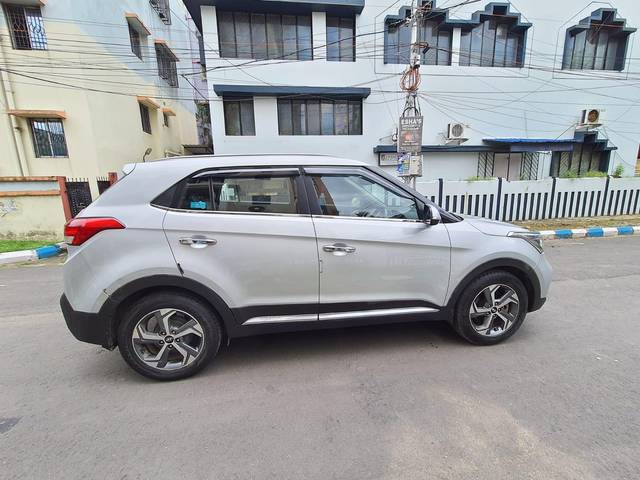 https://images10.gaadi.com/usedcar_image/3644213/original/processed_img2902206__used_car_2902206_1698500946.jpg?imwidth=6401