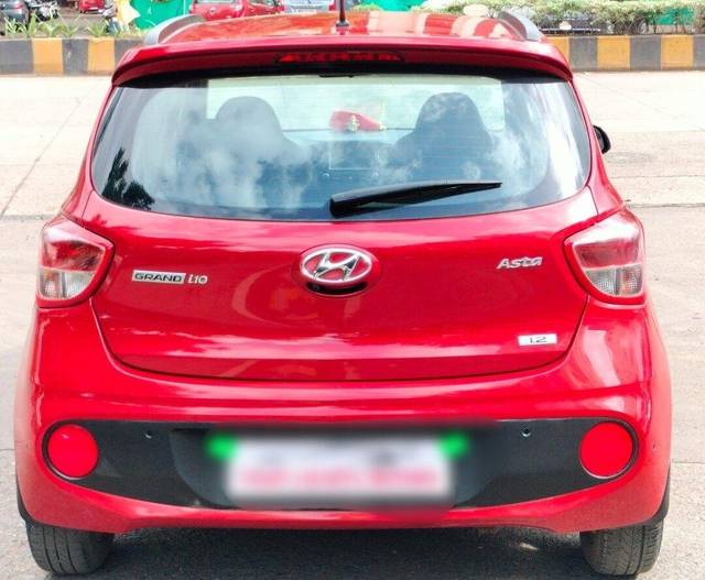 https://images10.gaadi.com/usedcar_image/3644254/original/processed_img2902224__used_car_2902224_1698502434.jpg?imwidth=6402