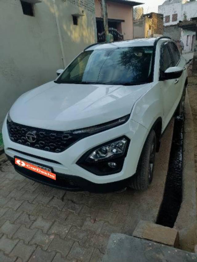 https://images10.gaadi.com/usedcar_image/3644301/original/processed_b6c15346-cc2b-4636-9c1f-f629123fa376.jpg?imwidth=6400