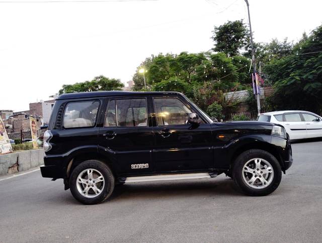 https://images10.gaadi.com/usedcar_image/3644349/original/processed_img2902237__used_car_2902237_1698507878.jpg?imwidth=6401