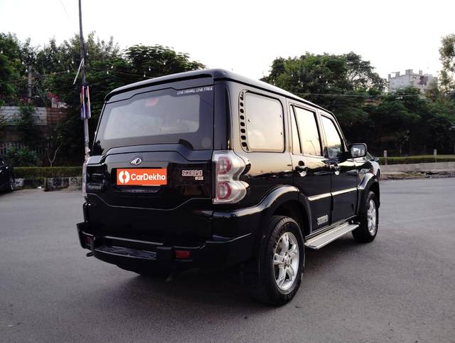 https://images10.gaadi.com/usedcar_image/3644349/original/processed_img2902237__used_car_2902237_1698507882.jpg?imwidth=6402