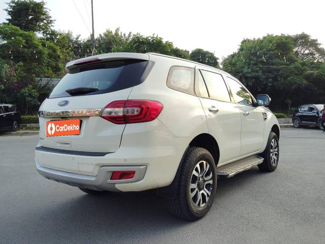 https://images10.gaadi.com/usedcar_image/3644366/original/processed_img2902240__used_car_2902240_1698509327.jpg?imwidth=6402