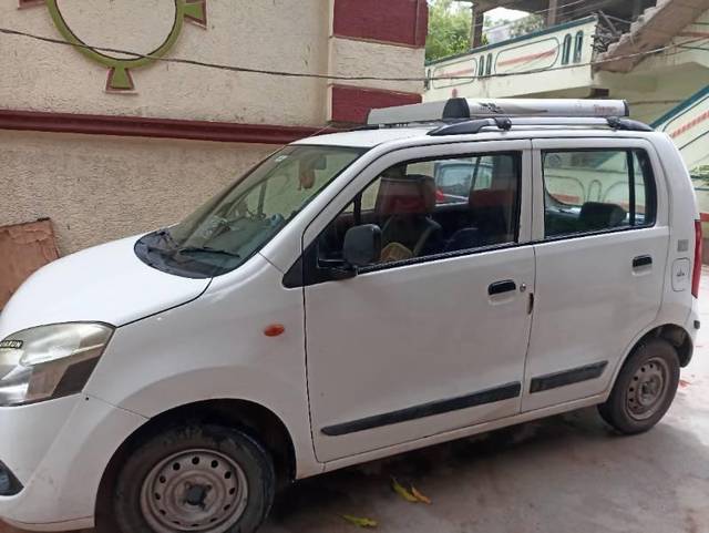 https://images10.gaadi.com/usedcar_image/3644484/original/processed_7c92e66a-2355-43d7-9c67-860789e2a79b.jpg?imwidth=6400