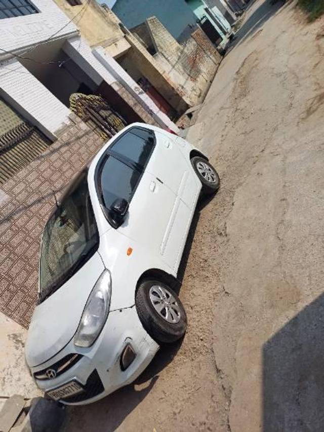 https://images10.gaadi.com/usedcar_image/3644521/original/processed_91a754ed-8168-4cd4-9c7b-d6651b08b70c.jpg?imwidth=6401