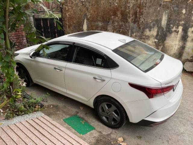 https://images10.gaadi.com/usedcar_image/3644660/original/processed_8b33ac21-1162-4aea-870a-81572dbaf273.jpg?imwidth=6400