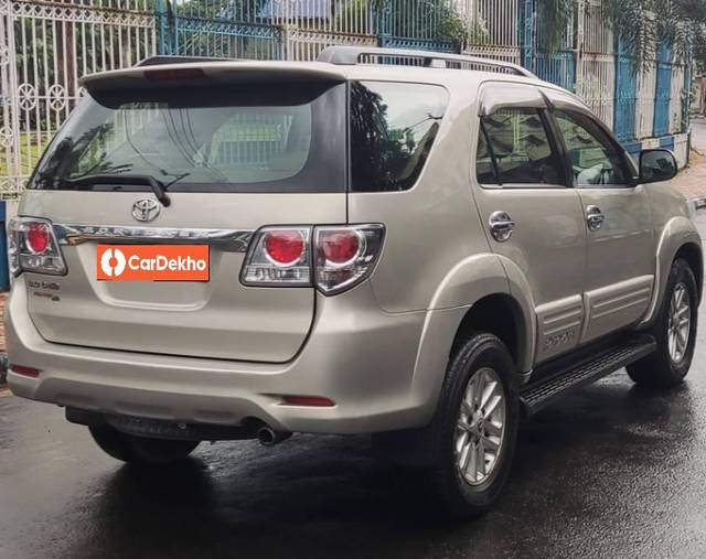 https://images10.gaadi.com/usedcar_image/3644715/original/processed_e94cf3ab-0e93-4adb-a28e-f09abf58b20d.jpg?imwidth=6401