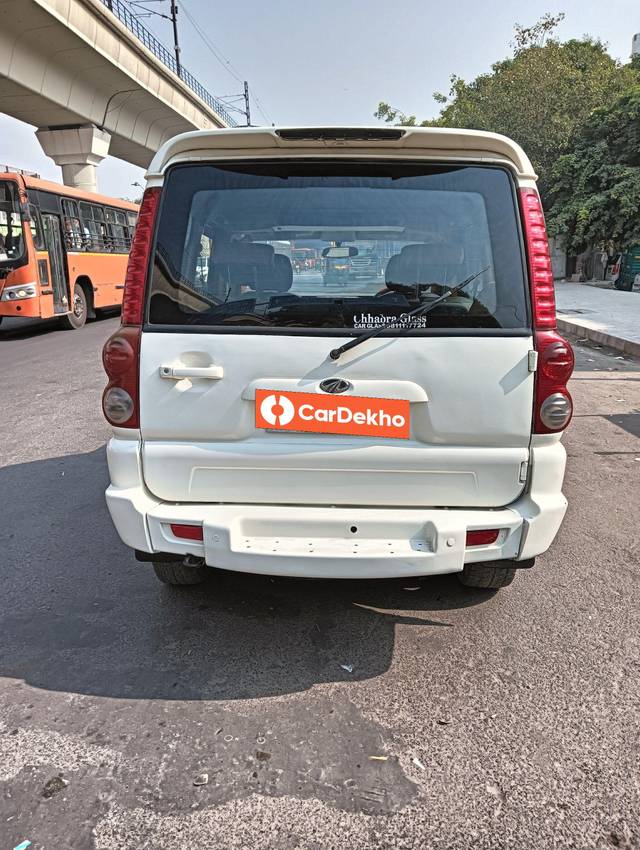 https://images10.gaadi.com/usedcar_image/3644814/original/processed_img2902366__used_car_2902366_1698557595.jpg?imwidth=6401