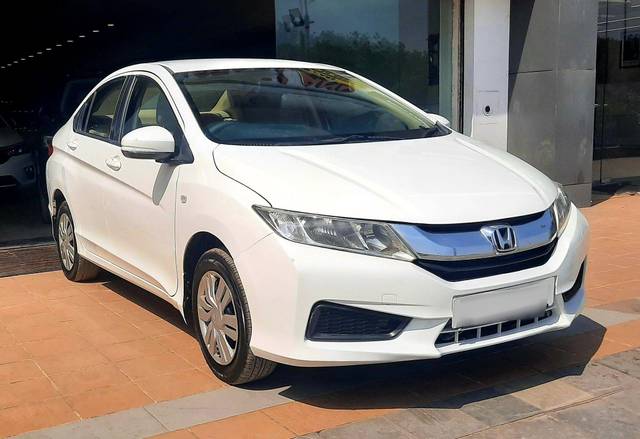 https://images10.gaadi.com/usedcar_image/3644893/original/processed_img2902391__used_car_2902391_1698560924.jpg?imwidth=6400