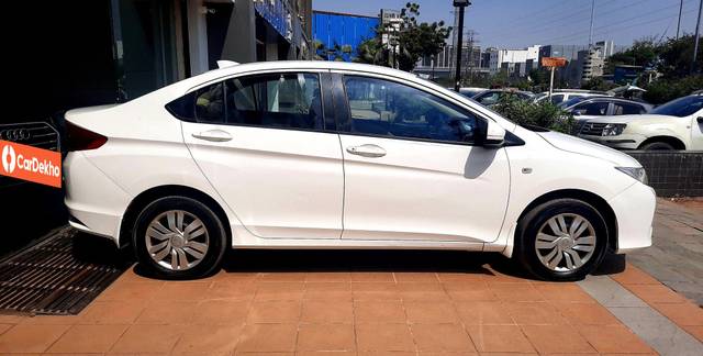 https://images10.gaadi.com/usedcar_image/3644893/original/processed_img2902391__used_car_2902391_1698560925.jpg?imwidth=6401