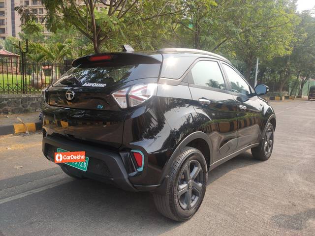 https://images10.gaadi.com/usedcar_image/3644965/original/processed_img2902434__used_car_2902434_1698563293.jpg?imwidth=6402