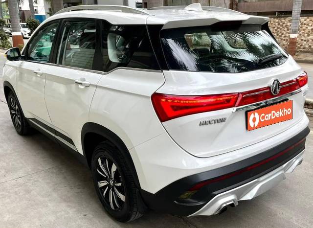 https://images10.gaadi.com/usedcar_image/3645121/original/processed_fd112698-c0c3-48cb-9a1e-a4cdab366190.jpeg?imwidth=6401