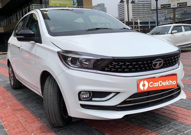 https://images10.gaadi.com/usedcar_image/3645150/original/processed_img2902527__usedcar_whatsappimage2023_10_26at70101pm_781651698568310_1698568325.jpeg?imwidth=6400