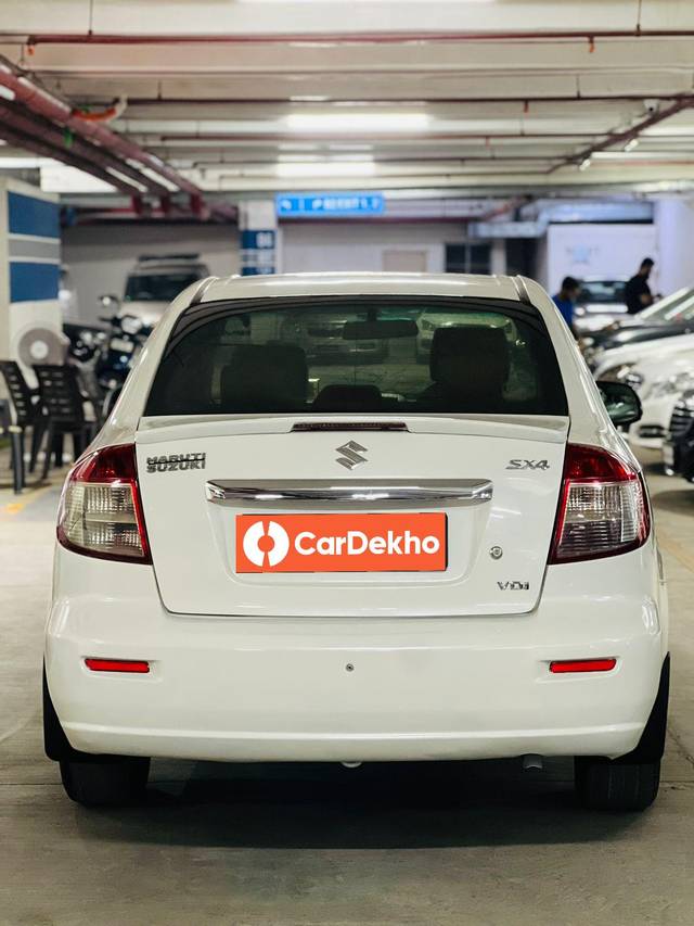 https://images10.gaadi.com/usedcar_image/3645181/original/processed_img2902543__used_car_2902543_1698569567.jpg?imwidth=6402