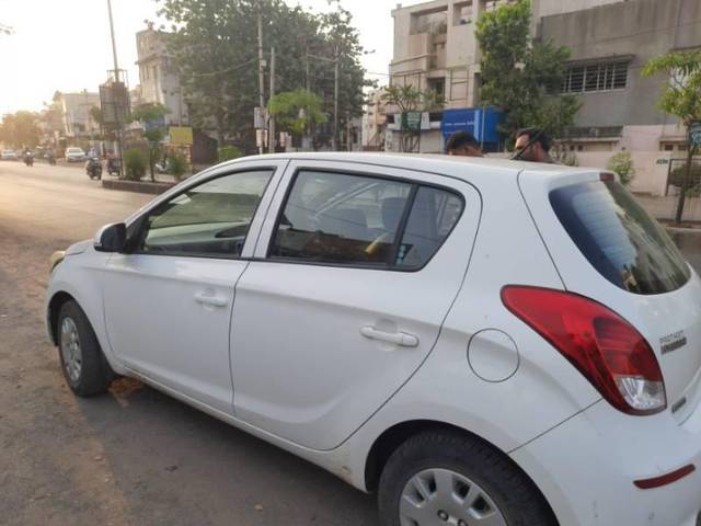 https://images10.gaadi.com/usedcar_image/3645193/original/processed_63afb337-6448-45e1-834c-6e508f9c7290.jpg?imwidth=6400