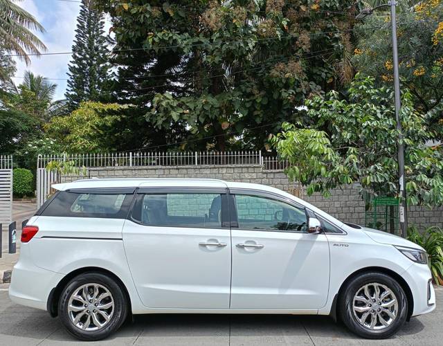 https://images10.gaadi.com/usedcar_image/3645201/original/processed_img2902552__used_car_2902552_1698570357.jpg?imwidth=6402