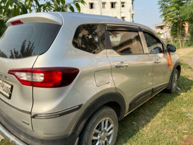 https://images10.gaadi.com/usedcar_image/3645202/original/processed_75491646-c62e-42f0-ba8e-a012a7885264.jpg?imwidth=6401