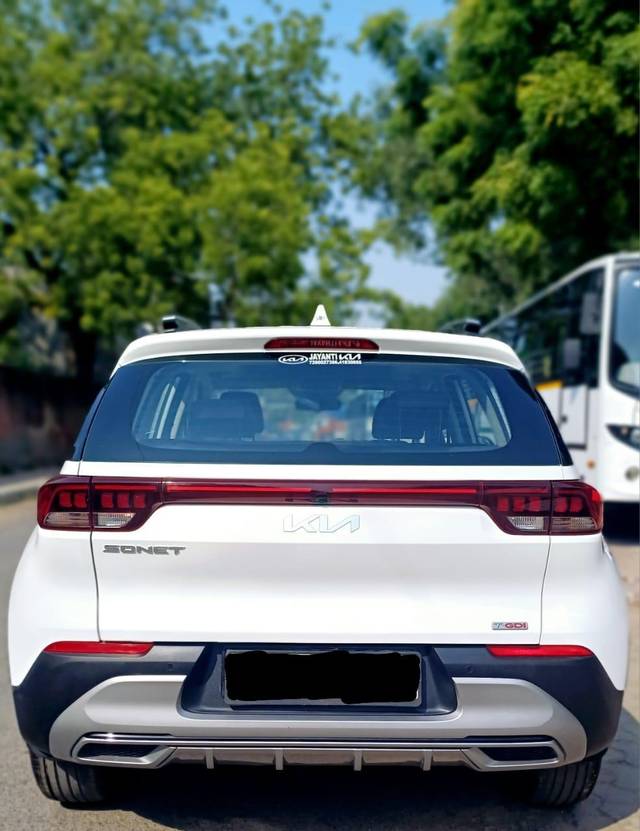 https://images10.gaadi.com/usedcar_image/3645222/original/processed_img2902565__used_car_2902565_1698571082.jpg?imwidth=6401