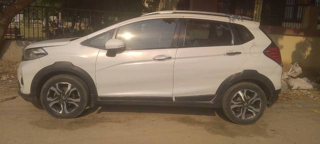 https://images10.gaadi.com/usedcar_image/3645381/original/22__VCC_IMG_1697966056562_1809109_95_1697966433.jpg?imwidth=6401