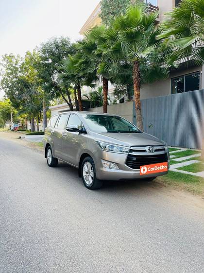 Toyota Innova Crysta 2.8 ZX AT BSIV Toyota Innova Crysta 2.8 ZX AT BSIV