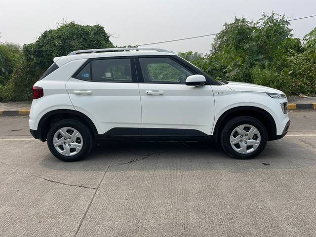 https://images10.gaadi.com/usedcar_image/3645536/original/img2902750__usedcar_5333649e_c680_4115_a55f_3768a051f18c_28281698580938_1698581016.jpeg?imwidth=6401