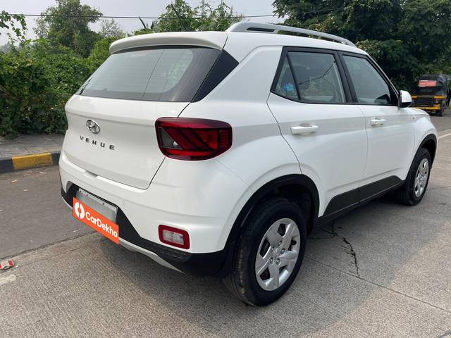 https://images10.gaadi.com/usedcar_image/3645536/original/processed_img2902750__usedcar_df5ab785_c4a7_4bad_94c8_58791b311f94_28281698580938_1698581016.jpeg?imwidth=6402