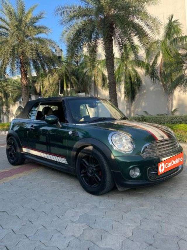 https://images10.gaadi.com/usedcar_image/3645633/original/processed_b21e4808-9853-4bea-aabb-076f537413ad.jpeg?imwidth=6401