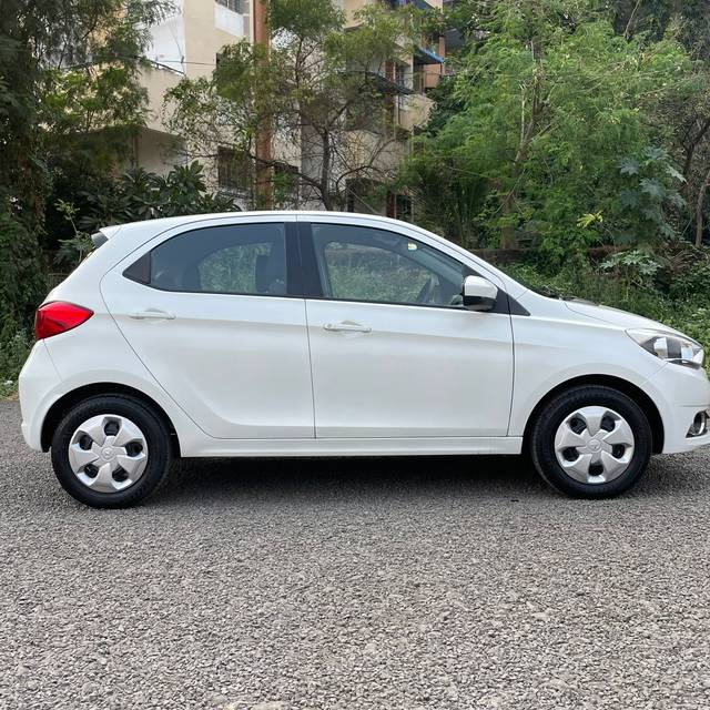 https://images10.gaadi.com/usedcar_image/3645653/original/img2902805__used_car_2902805_1698585897.jpg?imwidth=6401