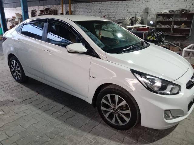 https://images10.gaadi.com/usedcar_image/3645740/original/processed_4ea19673-e969-41fc-8b2c-231321091638.jpeg?imwidth=6401