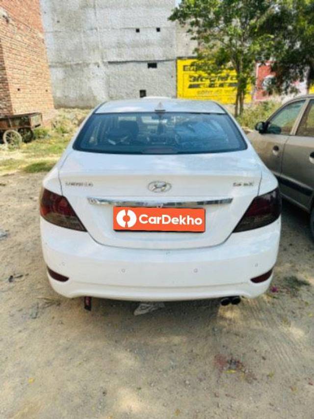 https://images10.gaadi.com/usedcar_image/3645740/original/processed_b18f707e-cdfd-4efb-97a4-dd7fafa8a568.jpeg?imwidth=6402