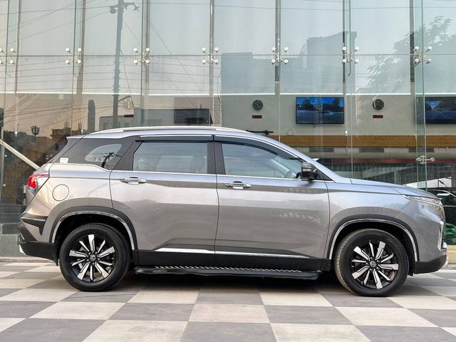 https://images10.gaadi.com/usedcar_image/3645844/original/img2902829__used_car_2902829_1698596577.jpg?imwidth=6401