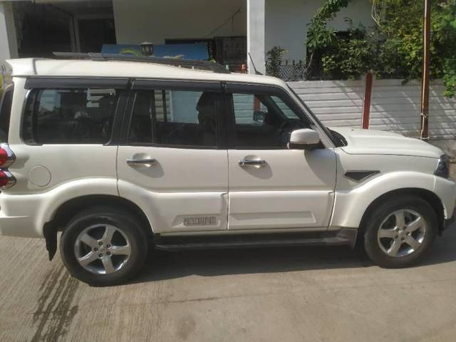 https://images10.gaadi.com/usedcar_image/3646091/original/processed_66e00d38-f0db-4438-9ab3-fd05629a578b.jpg?imwidth=6401
