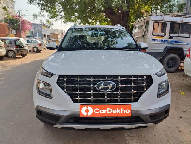 https://images10.gaadi.com/usedcar_image/3646381/original/processed_img2902973__used_car_2902973_1698649719.jpg?imwidth=6402