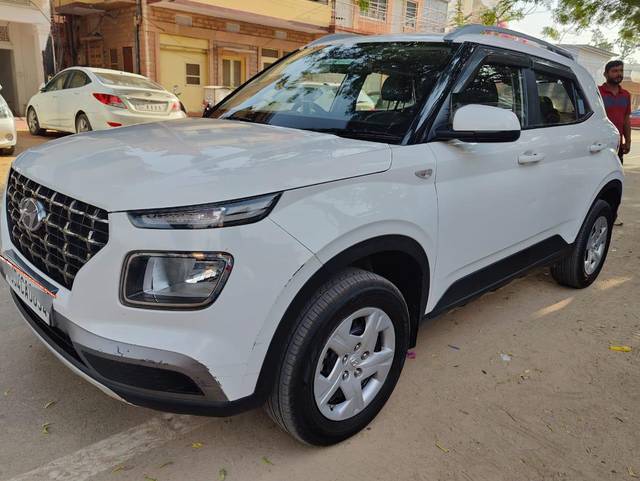 https://images10.gaadi.com/usedcar_image/3646381/original/processed_img2902973__used_car_2902973_1698649724.jpg?imwidth=6401