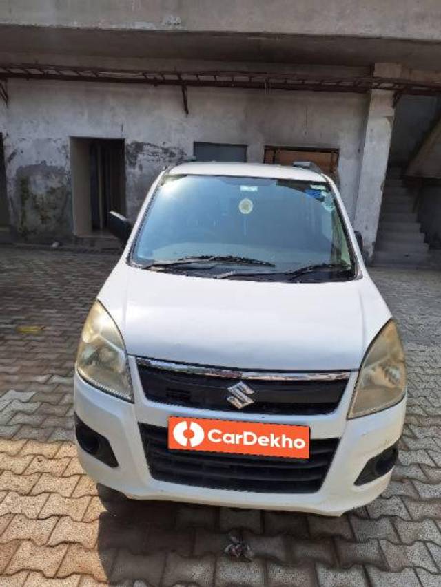 https://images10.gaadi.com/usedcar_image/3646406/original/processed_eb62fbc4-e6fc-4bdf-9774-62f567ef9acd.jpg?imwidth=6402