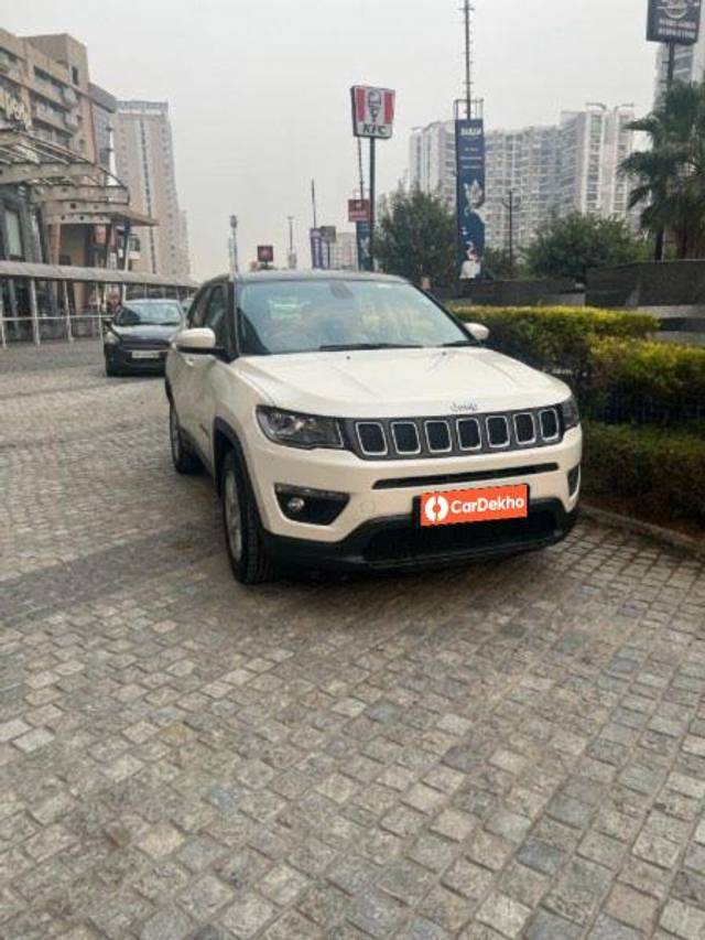 https://images10.gaadi.com/usedcar_image/3646469/original/processed_a7920b47-cfc1-4c9e-ba8d-076ff44dddf0.jpeg?imwidth=6402