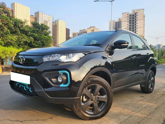 https://images10.gaadi.com/usedcar_image/3646925/original/processed_img2903273__usedcar_20231111_164643_2903273_1699708412.jpg?imwidth=6400