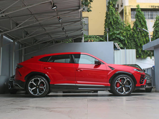https://images10.gaadi.com/usedcar_image/3647037/original/img2903348__usedcar_3_2903348_1698671370.jpg?imwidth=6402