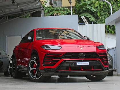 Lamborghini Urus V8