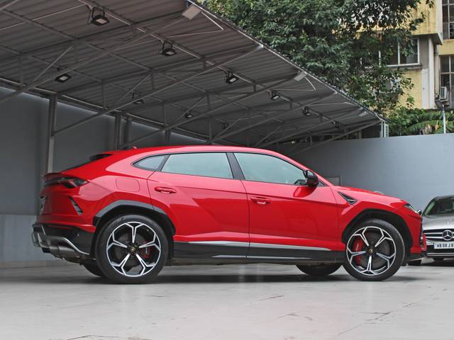 https://images10.gaadi.com/usedcar_image/3647037/original/processed_img2903348__usedcar_4_2903348_1698671370.jpg?imwidth=6401