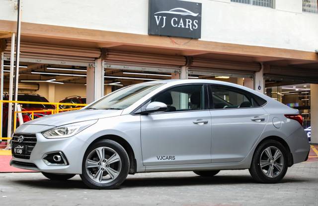 https://images10.gaadi.com/usedcar_image/3647113/original/processed_img2903394__usedcar_3m1a7665_copy_62791698672376_1698672406.JPG?imwidth=6402