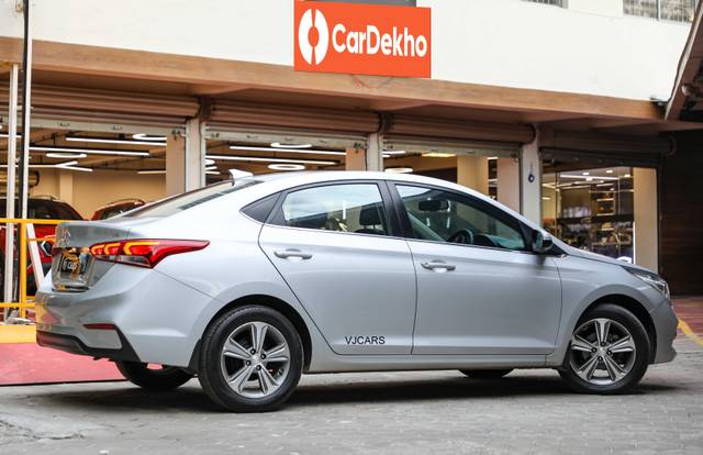 https://images10.gaadi.com/usedcar_image/3647113/original/processed_img2903394__usedcar_3m1a7683_62791698672376_1698672406.JPG?imwidth=6401