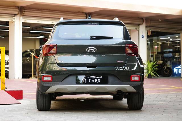 https://images10.gaadi.com/usedcar_image/3647166/original/processed_img2903420__usedcar_dsc06176_01_62791698674840_1698674908.jpeg?imwidth=6402