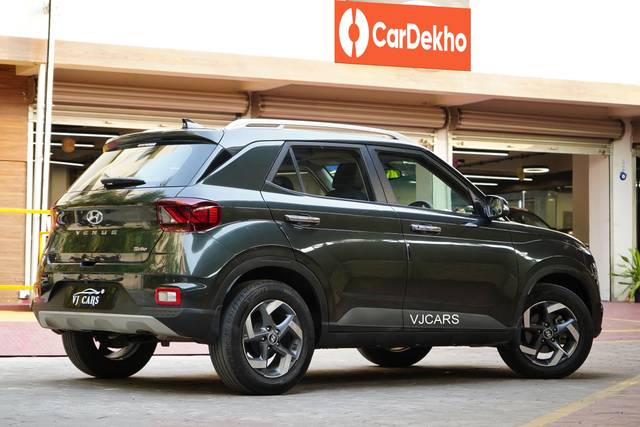 https://images10.gaadi.com/usedcar_image/3647166/original/processed_img2903420__usedcar_dsc06179_01_62791698674840_1698674909.jpeg?imwidth=6401