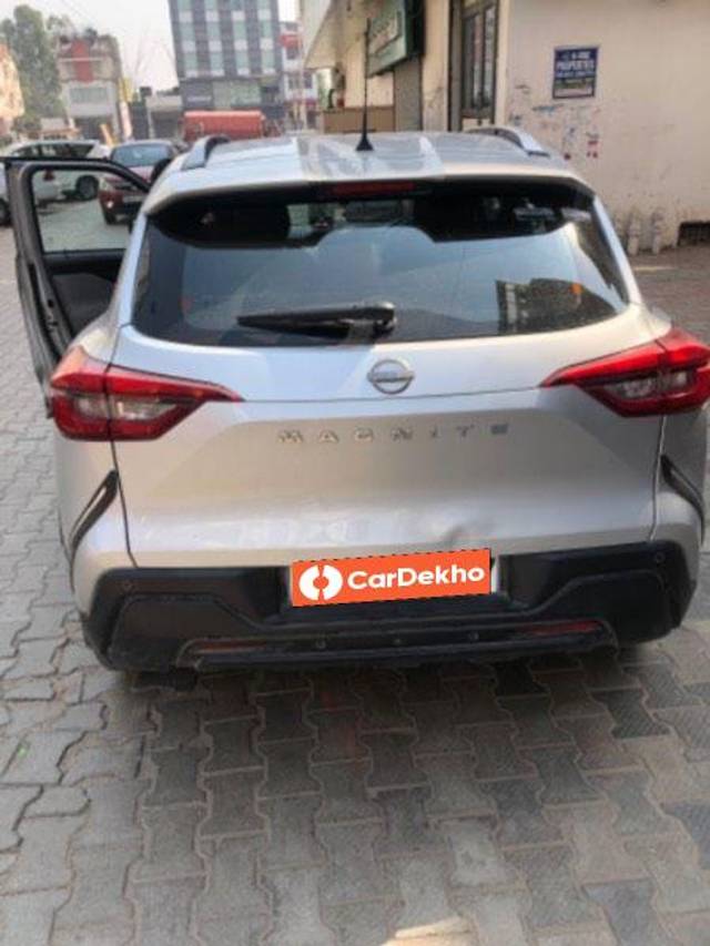 https://images10.gaadi.com/usedcar_image/3647276/original/processed_e13c7f2a-802e-4f49-a5a2-e3d6704d40ef.jpeg?imwidth=6401