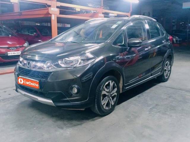 https://images10.gaadi.com/usedcar_image/3647552/original/processed_a1f2619d-734c-45d3-94e8-86d66c52852d.jpeg?imwidth=6401