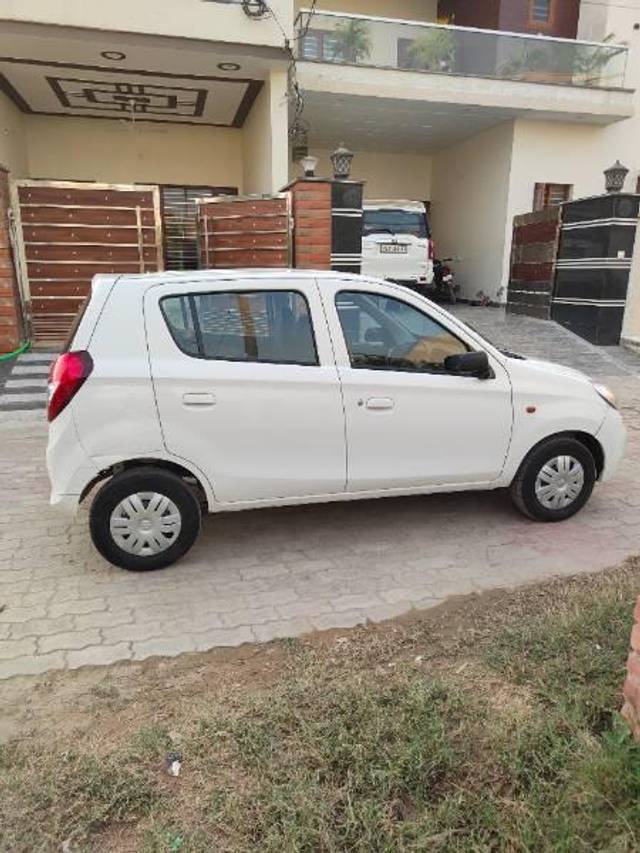 https://images10.gaadi.com/usedcar_image/3647605/original/processed_34373189-e38e-4680-a274-9289f450a548.jpg?imwidth=6401